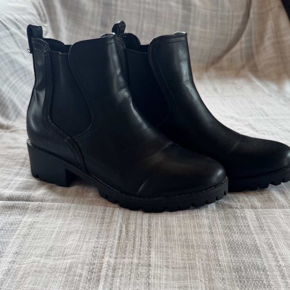 Classic Black Chelsea Ankle Boots Size 8.5
